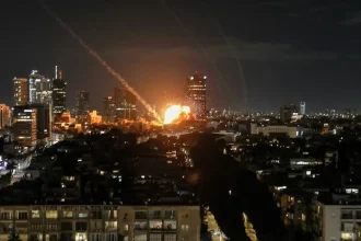 LIVE: Μέση Ανατολή - Ο πόλεμος των 40 ημερών που βλέπει ο Τραμπ, οι απειλές του Ιράν στην Κύπρο και η ελληνική βοήθεια με F-16 και φρεγάτες - Έκλεισαν τα Στενά του Ορμούζ