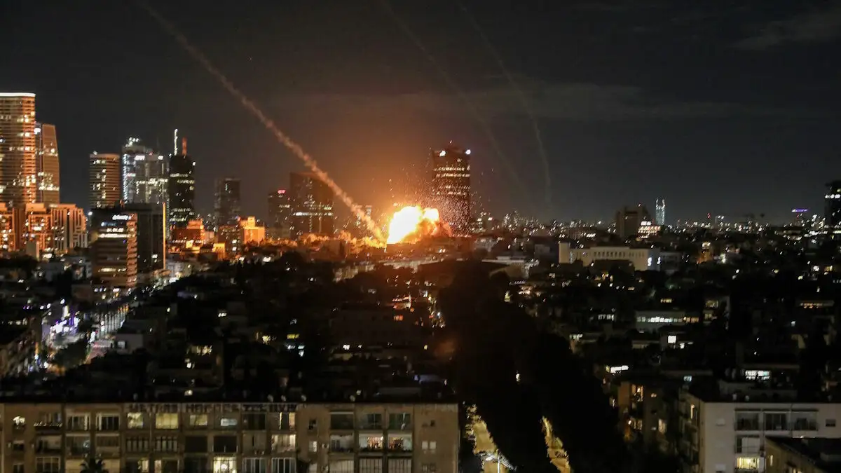 LIVE: Μέση Ανατολή - Ο πόλεμος των 40 ημερών που βλέπει ο Τραμπ, οι απειλές του Ιράν στην Κύπρο και η ελληνική βοήθεια με F-16 και φρεγάτες - Έκλεισαν τα Στενά του Ορμούζ