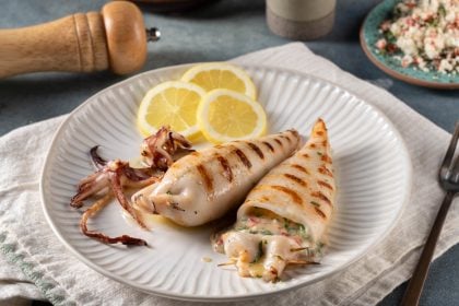 Καλαμάρια γεμιστά με τυριά