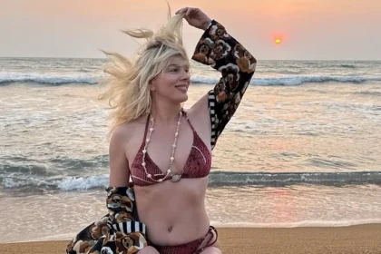 Σμαράγδα Καρύδη: Οι φωτογραφίες με μπικίνι από τον Ινδικό Ωκεανό για την γιορτή του Αγίου Σμάραγδου