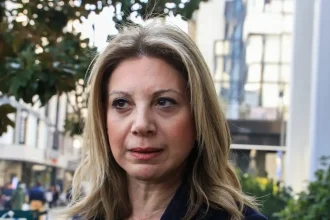 Δημοσκόπηση Alco: Στις 14,3 μονάδες η διαφορά της ΝΔ από το ΠΑΣΟΚ - Πέφτει η δημοτικότητα της Καρυστιανού