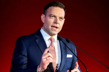 Σηµάδια αρρυθµίας στο κόµµα Κασσελάκη: Το παρασκήνιο της απουσίας βουλευτών του από τη συζήτηση άρσης ασυλίας του Μαρκόπουλου