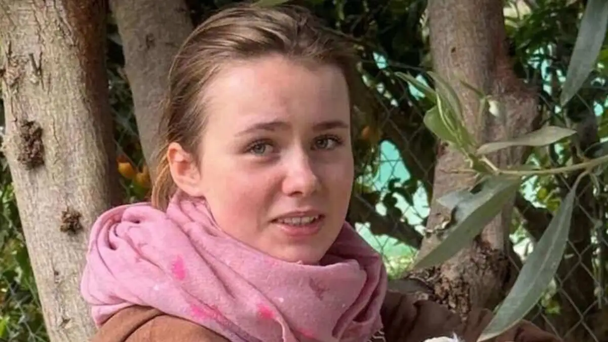 Χωρίς την 16χρονη Λόρα επέστρεψε στην Ελλάδα ο πατέρας της - Το κορίτσι δεν θέλει να τον συναντήσει ούτε παρουσία κοινωνικού λειτουργού