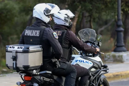 ΕΚΤΑΚΤΟ: Πυροβολισμοί μεταξύ Τούρκων στη λεωφόρο Μαραθώνος - Ένοπλη επίθεση σε οδηγό ΙΧ