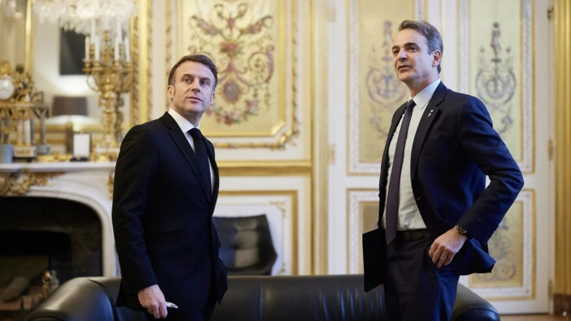 Τηλεφωνική επικοινωνία Μητσοτάκη – Μακρόν για τον πόλεμο στη Μέση Ανατολή