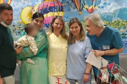 «Η ζωή νίκησε τον θάνατο», βγήκε από τη ΜΕΘ το μωρό από τη Ζάκυνθο που είχε προσβληθεί από μηνιγγίτιδα - Σε αναστολή παραμένει η «άφαντη» παιδίατρος