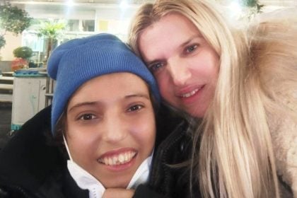 «Θα παλέψουμε μέχρι να λογοδοτήσουν οι υπεύθυνοι» λέει η μητέρα του 18χρονου Μάριου από το Αγρίνιο, που είχε συγκινήσει το πανελλήνιο με τον αγώνα του – Η ανάρτησή της