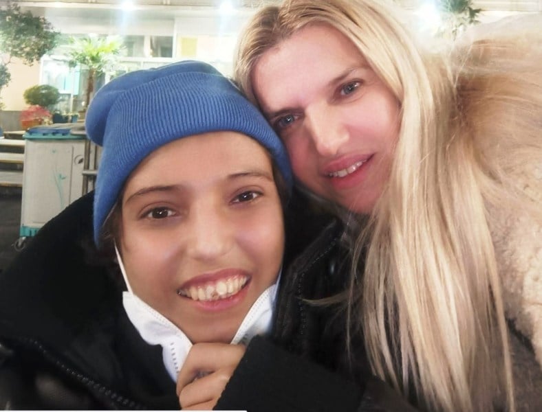 «Θα παλέψουμε μέχρι να λογοδοτήσουν οι υπεύθυνοι» λέει η μητέρα του 18χρονου Μάριου από το Αγρίνιο, που είχε συγκινήσει το πανελλήνιο με τον αγώνα του – Η ανάρτησή της