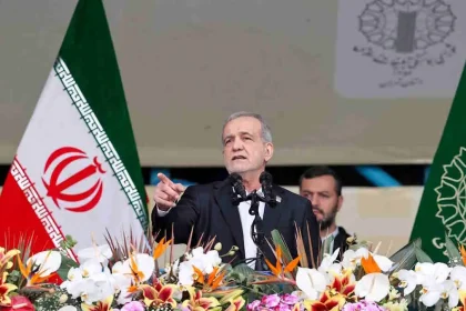 Ιράν: Οι 3 διάδοχοι του δολοφονημένου Αλί Χαμενεΐ – Ο Πεζεσκιάν, ο σκληροπυρηνικός και ο νομικός