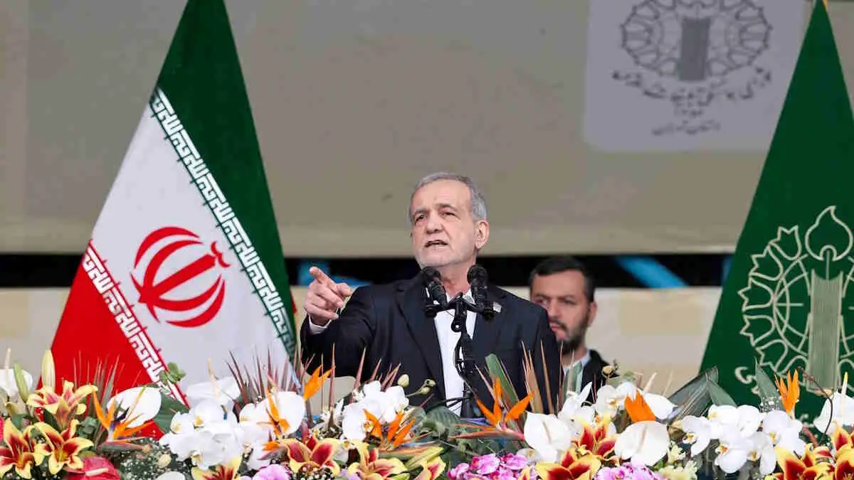 Ιράν: Οι 3 διάδοχοι του δολοφονημένου Αλί Χαμενεΐ – Ο Πεζεσκιάν, ο σκληροπυρηνικός και ο νομικός