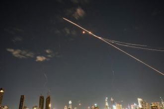 Πυραυλική επίθεση του Ιράν στο Τελ Αβίβ - Εκρήξεις στην Ιερουσαλήμ - Ισραηλινό σφυροκόπημα στη Βηρυτό ΒΙΝΤΕΟ