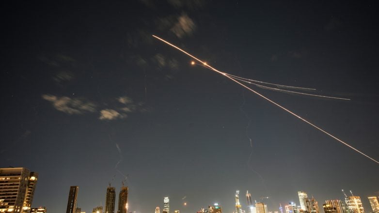 Πυραυλική επίθεση του Ιράν στο Τελ Αβίβ - Εκρήξεις στην Ιερουσαλήμ - Ισραηλινό σφυροκόπημα στη Βηρυτό ΒΙΝΤΕΟ