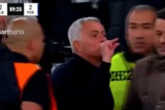 Χαμός στο ντέρμπι της Πορτογαλίας: Ο Μουρίνιο έκανε χειρονομίες προς τον πάγκο της Πόρτο και αποβλήθηκε, βίντεο