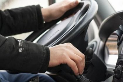 Σύλληψη οδηγού που έτρεχε με 151 χλμ, χωρίς δίπλωμα, ήταν μεθυσμένος και απείλησε αστυνομικούς