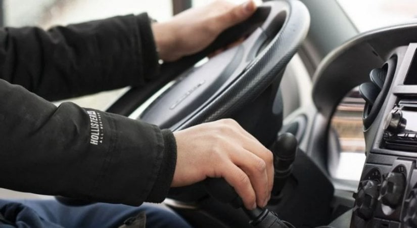 Σύλληψη οδηγού που έτρεχε με 151 χλμ, χωρίς δίπλωμα, ήταν μεθυσμένος και απείλησε αστυνομικούς