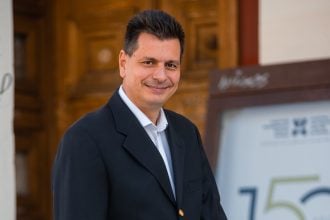 σπιράλ: χωρίς Καλλιτεχνικό Διευθυντή και το 2026 το ΔΗΠΕΘΕ Πάτρας