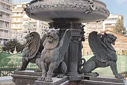 Πάτρα: «Στον αέρα» το σιντριβάνι της Πλ. Γεωργίου – Αγνωστο πότε θα επαναρχίσουν οι εργασίες συντήρησης του μνημείου