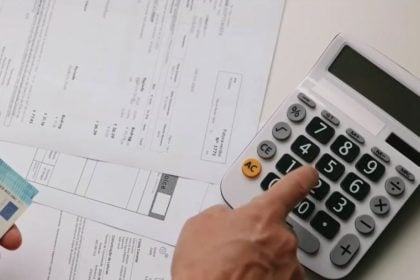 Χαμηλότερες από το μέσο όρο της ΕΕ οι τιμές για ρεύμα και φυσικό αέριο στην Ελλάδα