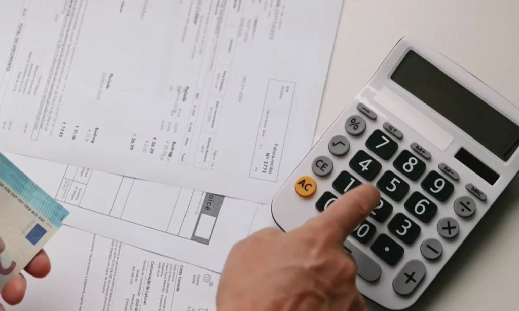 Χαμηλότερες από το μέσο όρο της ΕΕ οι τιμές για ρεύμα και φυσικό αέριο στην Ελλάδα