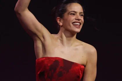 Brit Awards 2026: Αναλυτικά η λίστα των νικητών – Rosalia και Olivia Dean οι πρωταγωνίστριες της βραδιάς