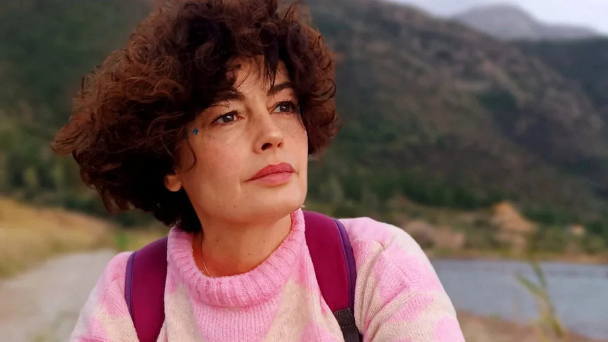 Σοφία Πανάγου: «Ένιωσα μια βαθιά συγκίνηση που επιστρέψαμε στο “Σόι”, αλλά ταυτόχρονα μια μεγάλη ασφάλεια και οικειότητα»