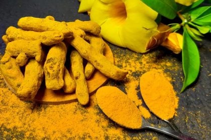 Όλα όσα αξίζει να ξέρεις για τον κουρκουμά και τα πολλαπλά οφέλη του