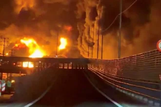 Μέση Ανατολή: «Κόλαση» στην Τεχεράνη μετά το ισραηλινό χτύπημα σε πετρελαϊκές εγκαταστάσεις - Τέσσερις νεκροί στη Βηρυτό - Πόλεμο 6 μηνών λέει ότι μπορεί ν’ αντέξει το Ιράν