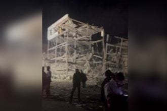 Τουλάχιστον 20 νεκροί από αεροπορικό πλήγμα στην Τεχεράνη