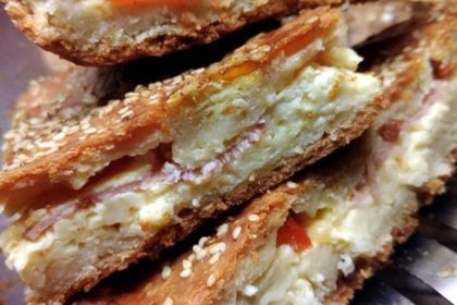 Τραγανή πίτα με γέμιση πίτσα