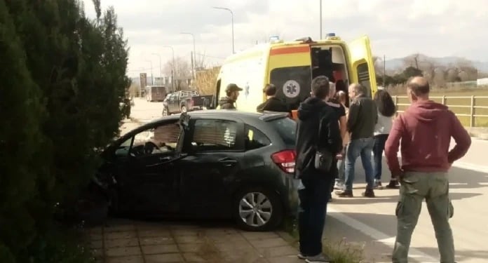 Δυτ. Ελλάδα: Σφοδρή σύγκρουση οχημάτων - Μία γυναίκα στο νοσοκομείο (ΦΩΤΟ)