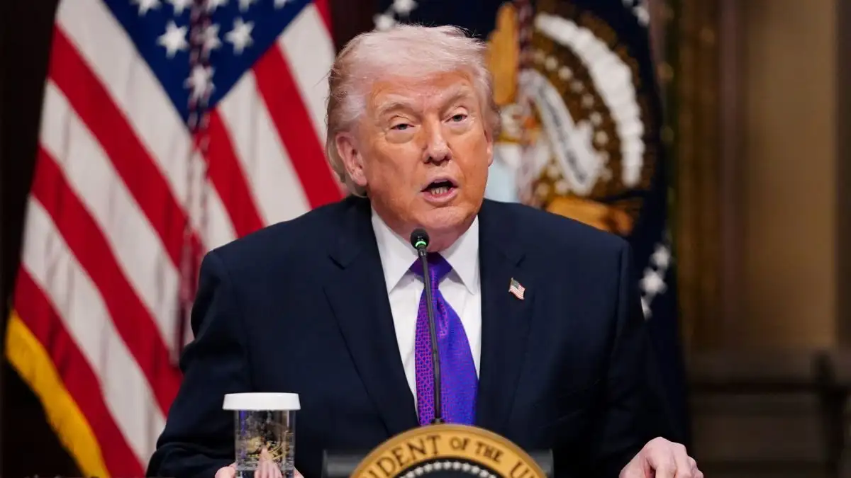 Ο Τραμπ κατηγόρησε την Τεχεράνη για την πολύνεκρη επίθεση σε σχολείο στο νότιο Ιράν - Τον διαψεύδουν αναλύσεις διεθνών ΜΜΕ