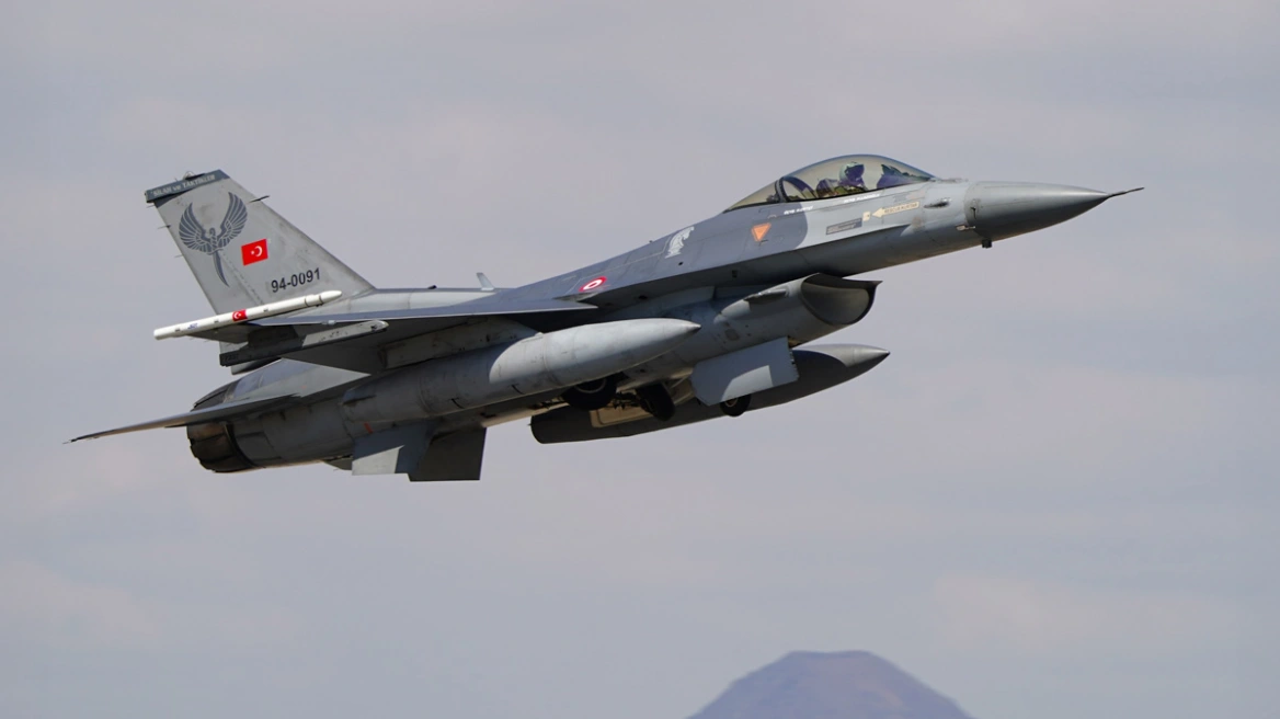 Μέτρο άμυνας και όχι επιθετική ενέργεια τα τουρκικά F-16 στα κατεχόμενα, υποστηρίζει το ψευδοκράτος