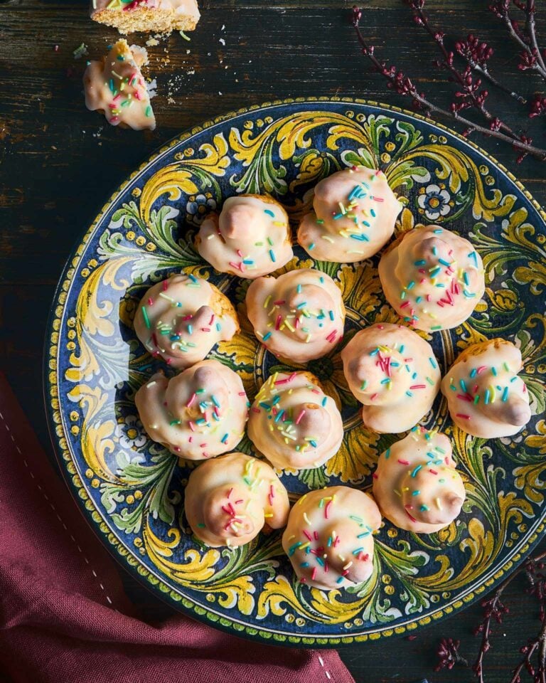 Κουλούρια πασχαλινά, με γλάσο, από την Ιταλία