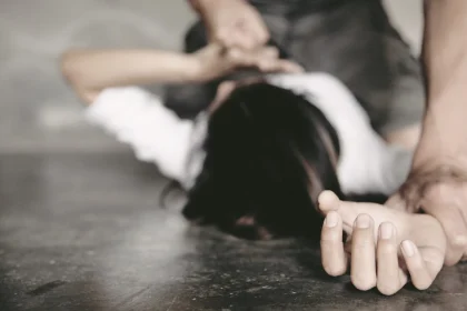 Θεσσαλονίκη: «Την χτύπησα αλλά όχι με σκοπό να την σκοτώσω» – Προφυλακιστέος ο 34χρονος για τον άγριο ξυλοδαρμό της συντρόφου του