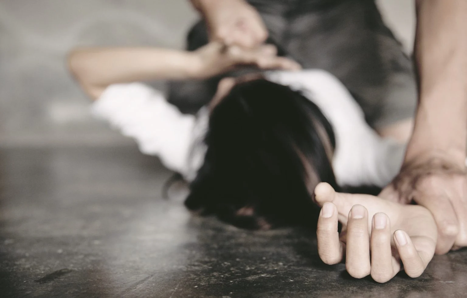 Θεσσαλονίκη: «Την χτύπησα αλλά όχι με σκοπό να την σκοτώσω» – Προφυλακιστέος ο 34χρονος για τον άγριο ξυλοδαρμό της συντρόφου του