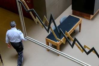 Profit taking στο Χρηματιστήριο μετά τη διήμερη άνοδο, έντονη μεταβλητότητα στο ταμπλό