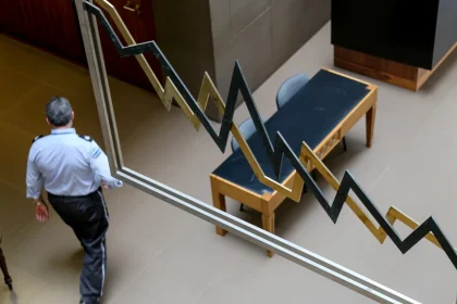 Profit taking στο Χρηματιστήριο μετά τη διήμερη άνοδο, έντονη μεταβλητότητα στο ταμπλό