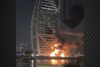 Γιατί το Ιράν χτυπάει τις χώρες του Κόλπου, πλην Ομάν - Βίντεο από το χτύπημα στο Μπουρτζ Αλ Αράμπ στο Ντουμπάι