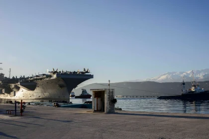 ΕΚΤΑΚΤΟ - Συναγερμός στη Σούδα: Προσήχθη Γεωργιανός για κατασκοπεία - Εξετάζεται η σχέση του με το Ιράν