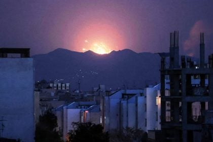 LIVE: Στόχοι του Ιράν οι ευρωπαϊκές χώρες αν συμμαχήσουν με ΗΠΑ και Ισραήλ, λέει η Τεχεράνη - Εκρήξεις κοντά σε αμερικανική βάση στη Βαγδάτη, βομβαρδισμοί στη Βηρυτό