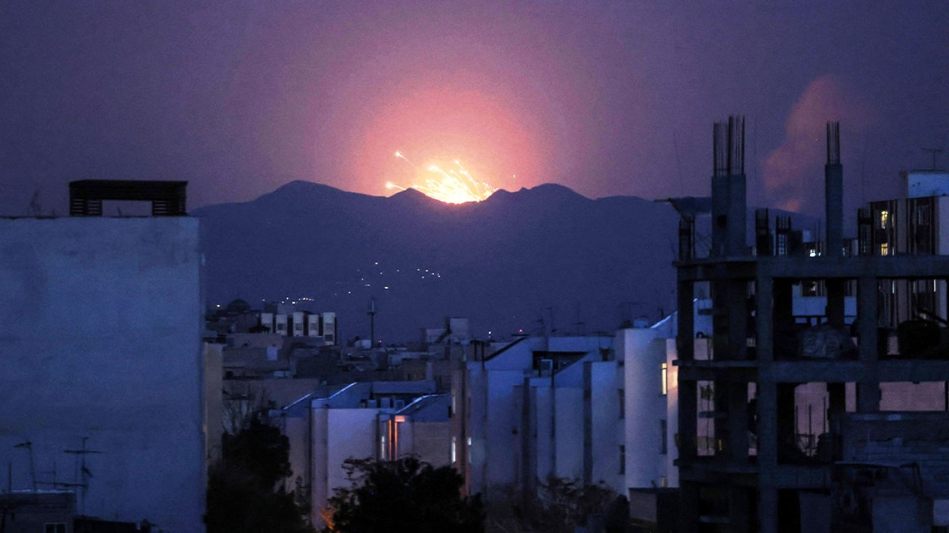 LIVE: Στόχοι του Ιράν οι ευρωπαϊκές χώρες αν συμμαχήσουν με ΗΠΑ και Ισραήλ, λέει η Τεχεράνη - Εκρήξεις κοντά σε αμερικανική βάση στη Βαγδάτη, βομβαρδισμοί στη Βηρυτό