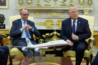 Έξαλλος ο Τραμπ με Σάντσεθ, διακόπτει το εμπόριο με την Ισπανία, απαξιώνει τον Στάρμερ: «Δεν είναι και ο Τσώρτσιλ»