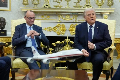 Έξαλλος ο Τραμπ με Σάντσεθ, διακόπτει το εμπόριο με την Ισπανία, απαξιώνει τον Στάρμερ: «Δεν είναι και ο Τσώρτσιλ»