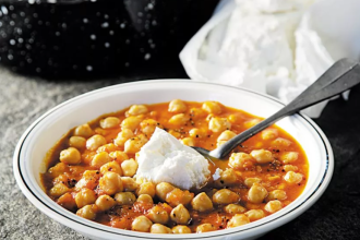 Κόκκινη ρεβιθάδα με μέλι και ξινομυζήθρα