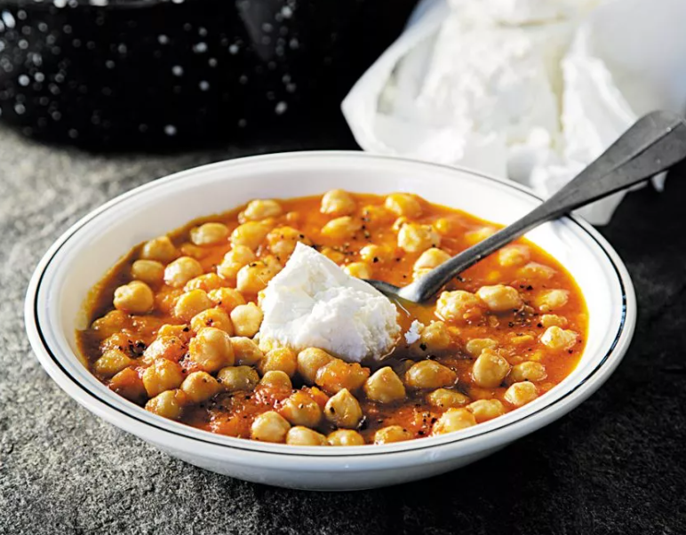 Κόκκινη ρεβιθάδα με μέλι και ξινομυζήθρα