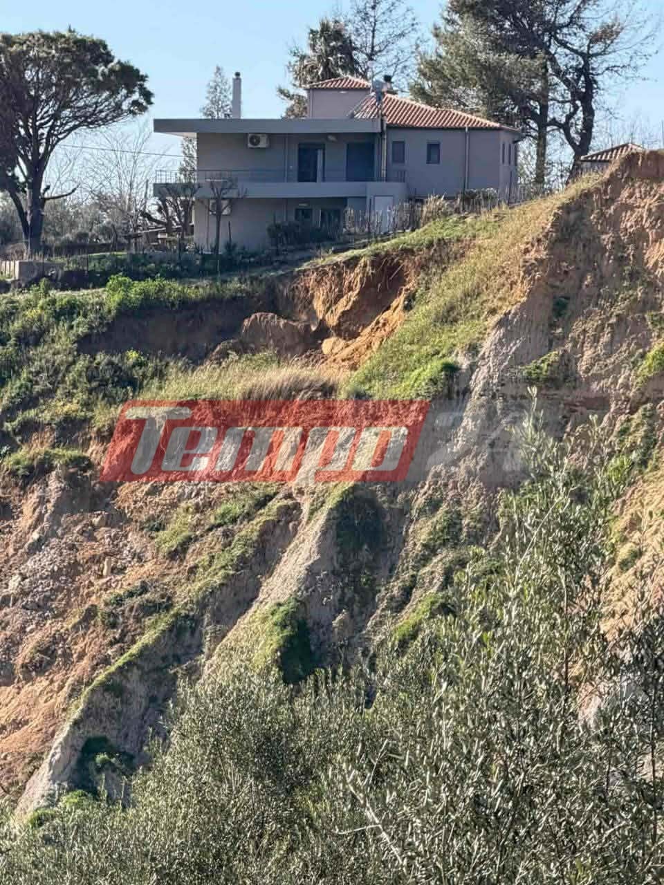 Πάτρα: Απίστευτες εικόνες στον Λυκοχορό με το βουνό να ολισθαίνει- "Φύγετε από το σπίτι, κινδυνεύετε" ΦΩΤΟ