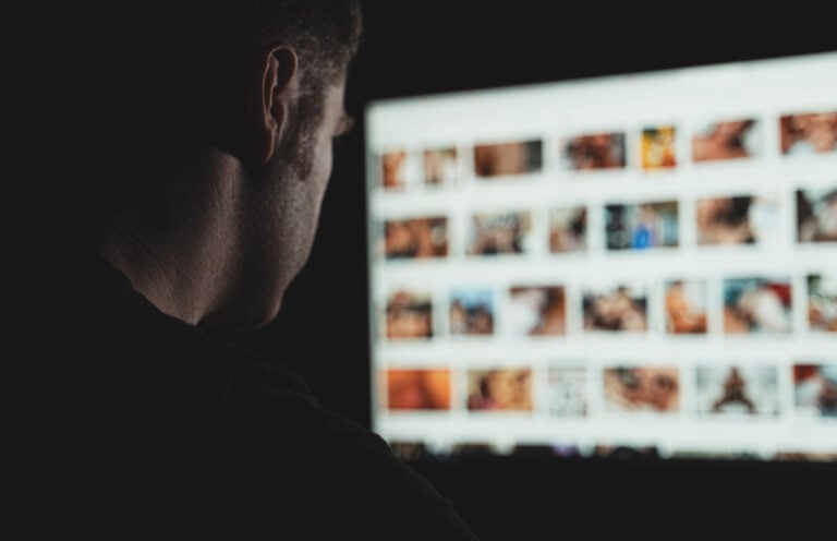 Πάτρα: Έφοδος της Δίωξης Ηλεκτρονικού Εγκλήματος σε σπίτι γνωστού συνταξιούχου γιατρού - Βρέθηκε υλικό παιδικής πορνογραφίας